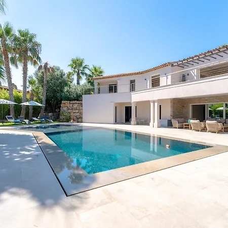 Magnificent Villa, Heated Pool, Air Cond, Sea View Villa